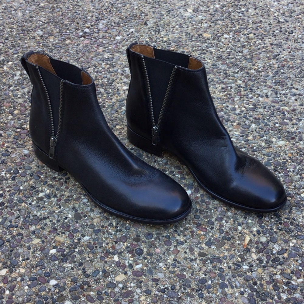 Frye  Carly Black Leather Chelsea Ankle Boots